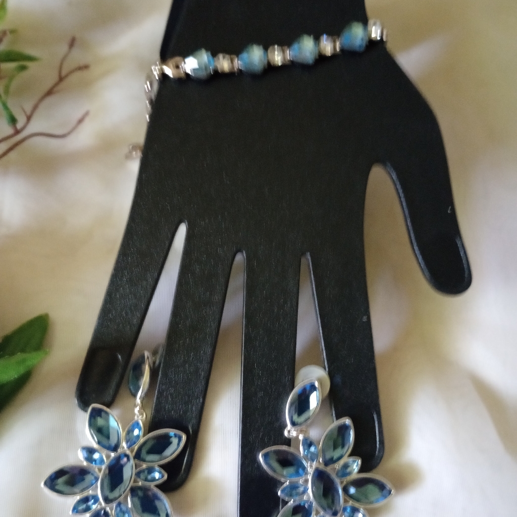 Monet Vintage Blue Crystal Bracelet And Earrings Set Size 8 Signed